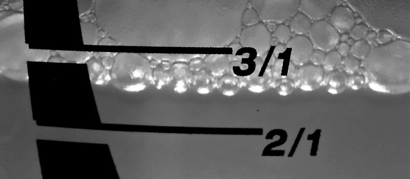 mmWave 레이더 센서가 탱크로리 상부에서 수위를 측정하는 다이어그램